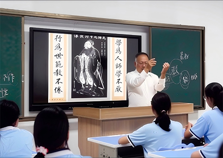 德育课程：立人之本